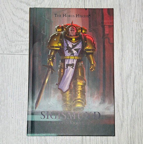 Black library the horus - black,